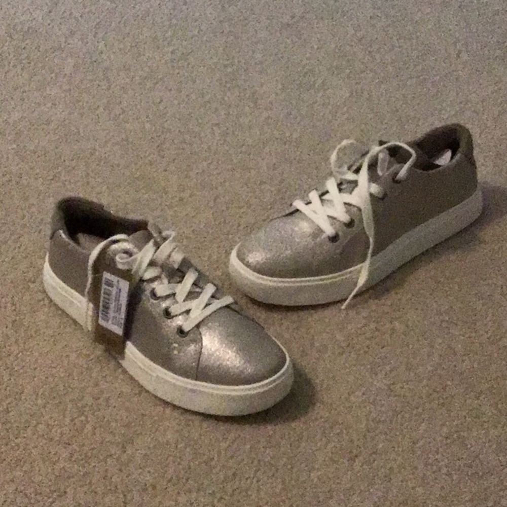 Toms Kameron sneakers new in box